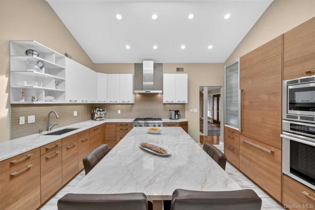 8 Augusta Court, New City, NY 10956 - Photo 6 of 38