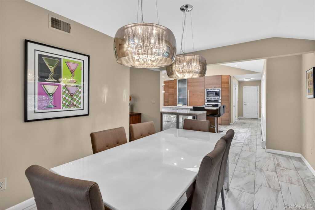 8 Augusta Court, New City, NY 10956 - Photo 8 of 38