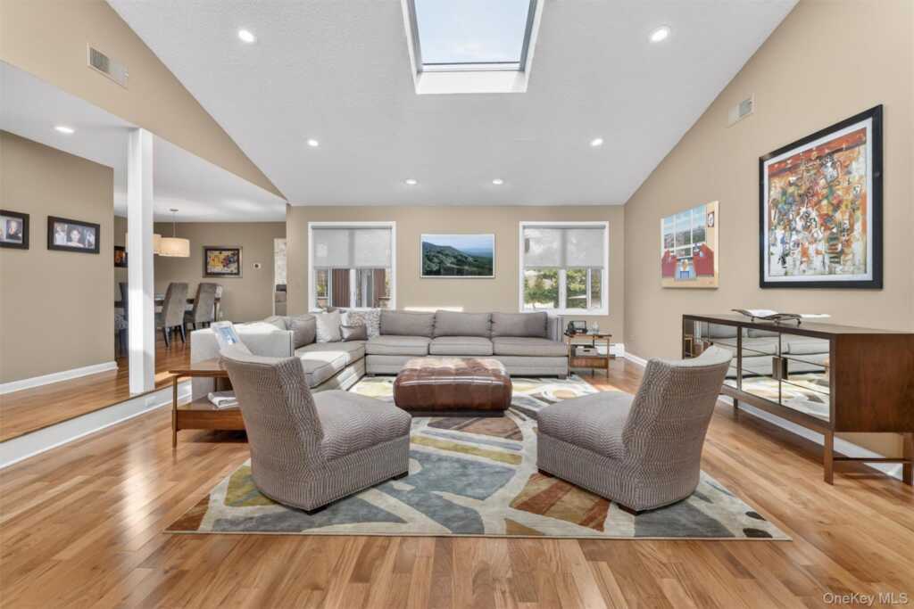 8 Augusta Court, New City, NY 10956 - Photo 9 of 38