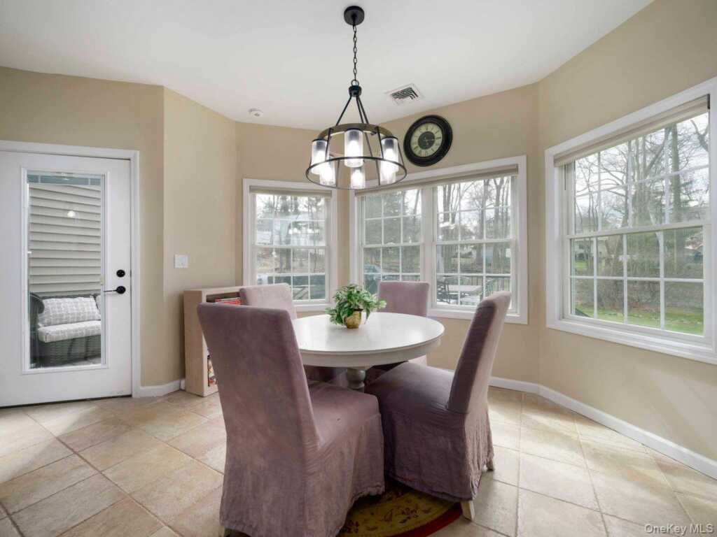 6 Park Avenue, Valley Cottage, NY 10989 - Photo 11 of 38