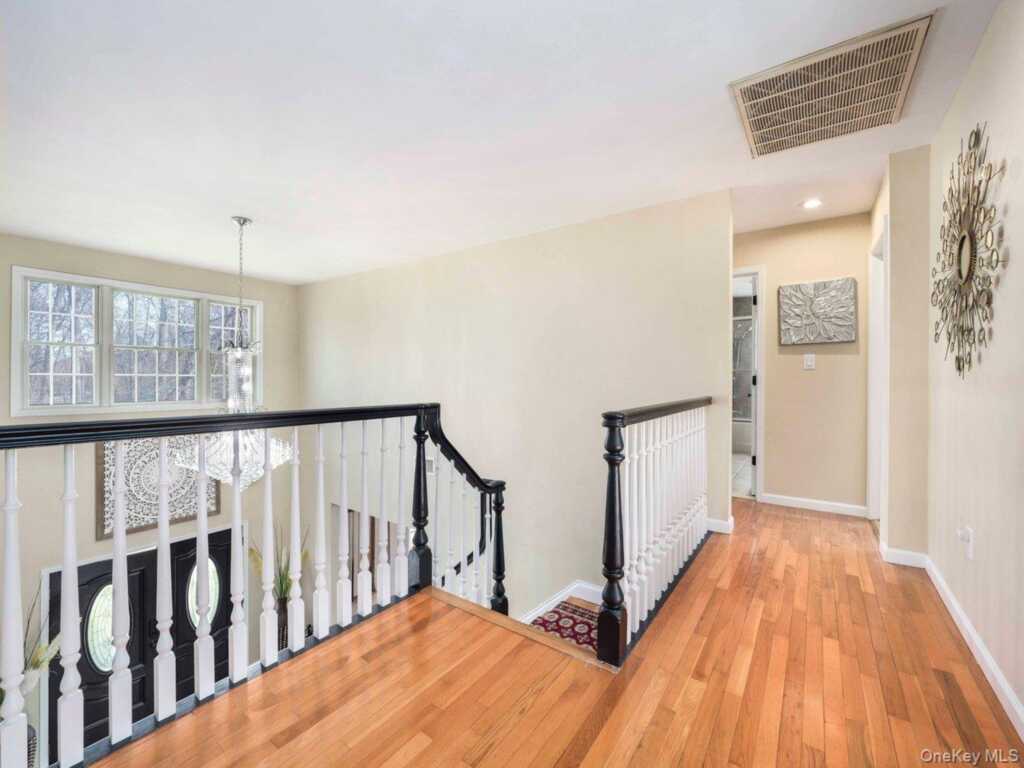 6 Park Avenue, Valley Cottage, NY 10989 - Photo 16 of 38