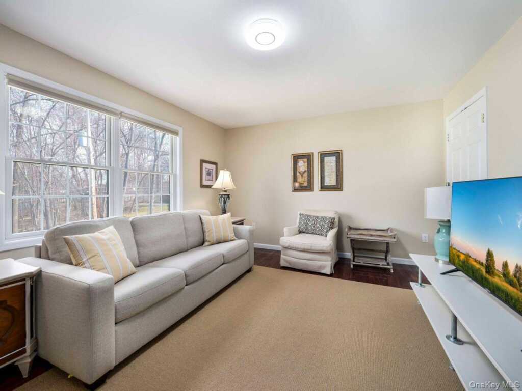 6 Park Avenue, Valley Cottage, NY 10989 - Photo 25 of 38