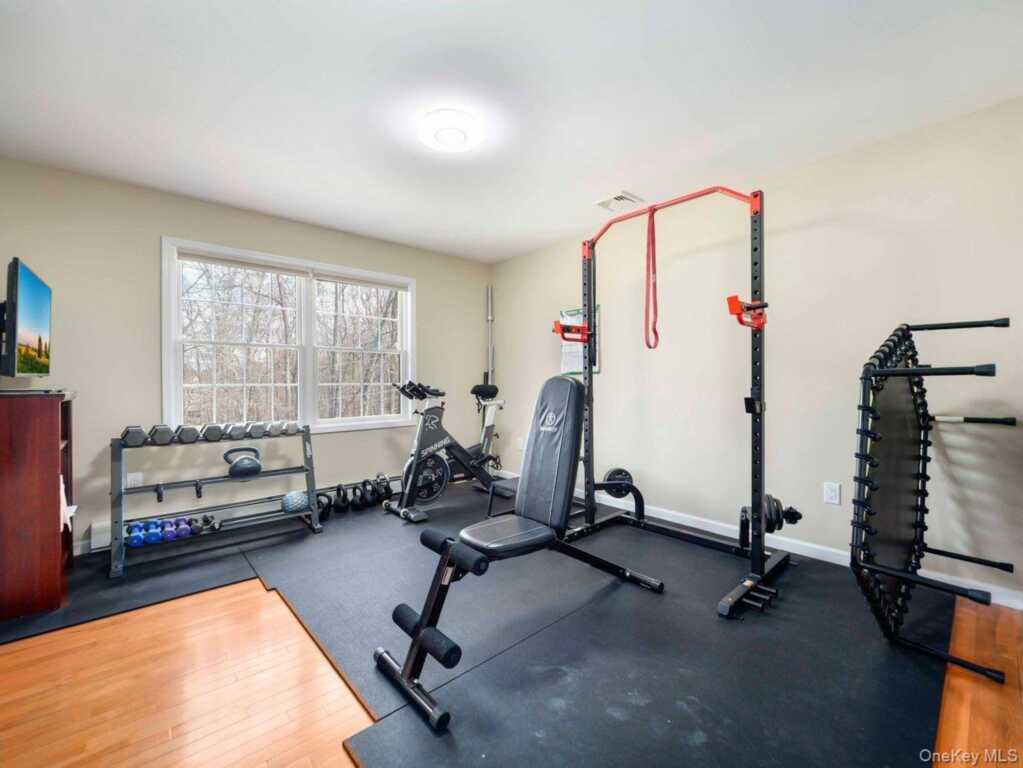 6 Park Avenue, Valley Cottage, NY 10989 - Photo 27 of 38