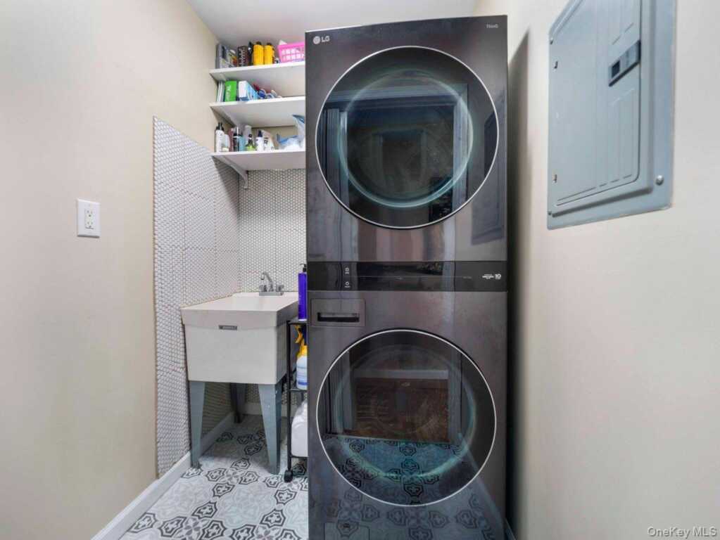 6 Park Avenue, Valley Cottage, NY 10989 - Photo 29 of 38