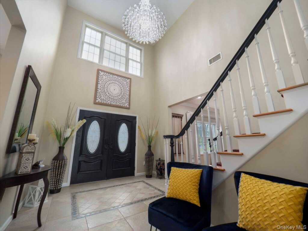 6 Park Avenue, Valley Cottage, NY 10989 - Photo 3 of 38