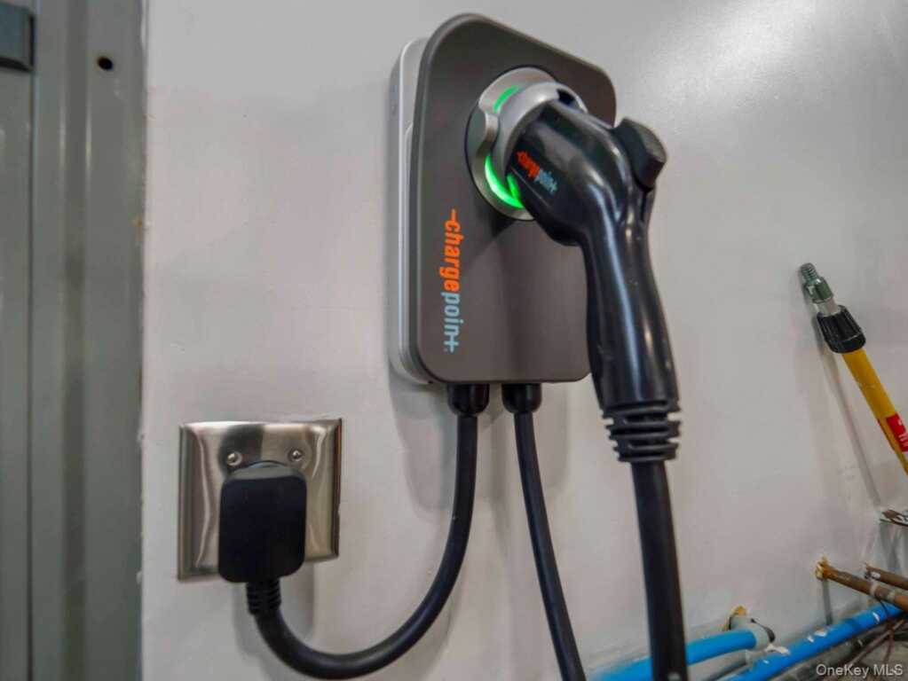 6 Park Avenue, Valley Cottage, NY 10989 - Photo 35 of 38