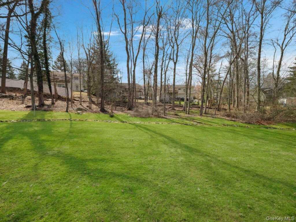 6 Park Avenue, Valley Cottage, NY 10989 - Photo 36 of 38