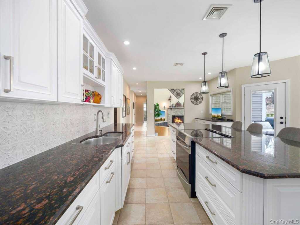 6 Park Avenue, Valley Cottage, NY 10989 - Photo 9 of 38