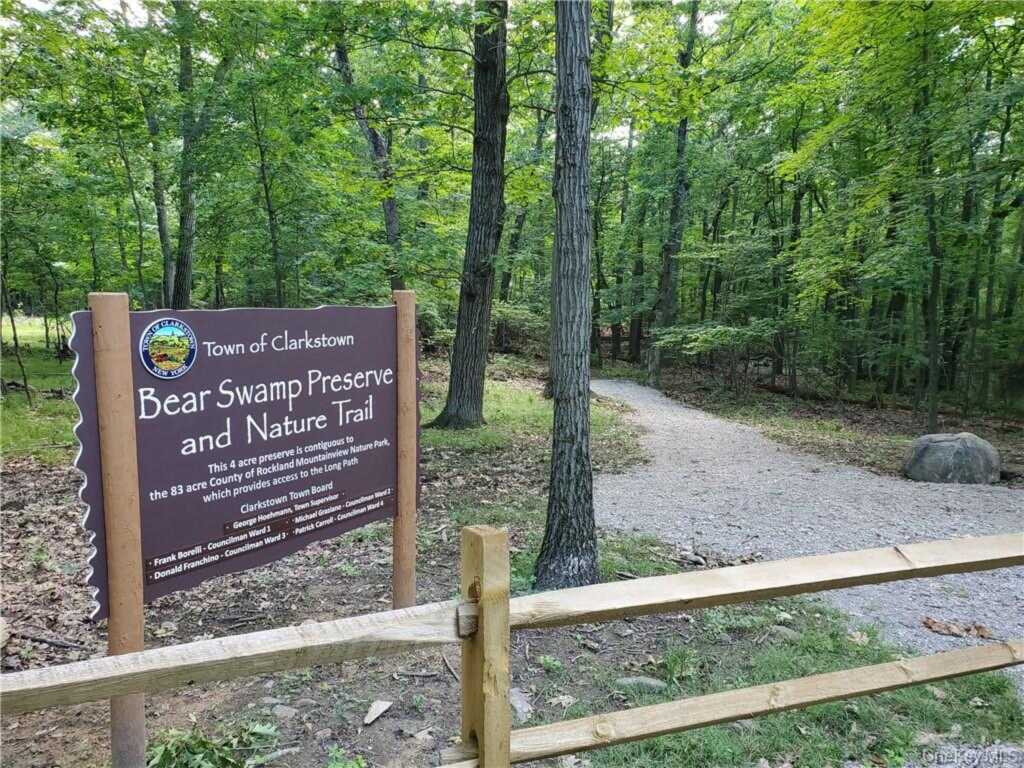 166 Sierra Vista Lane, Valley Cottage, NY 10989 - Photo 16 of 18