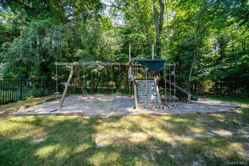 10 Evergreen Court, Suffern, NY 10901 - Photo 30 of 32