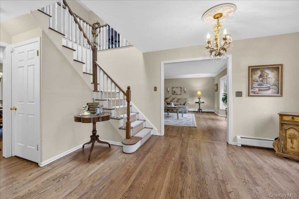 10 Evergreen Court, Suffern, NY 10901 - Photo 4 of 32