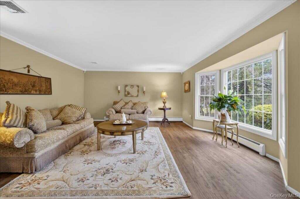 10 Evergreen Court, Suffern, NY 10901 - Photo 5 of 32