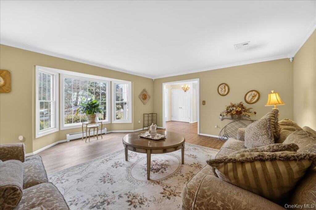 10 Evergreen Court, Suffern, NY 10901 - Photo 6 of 32