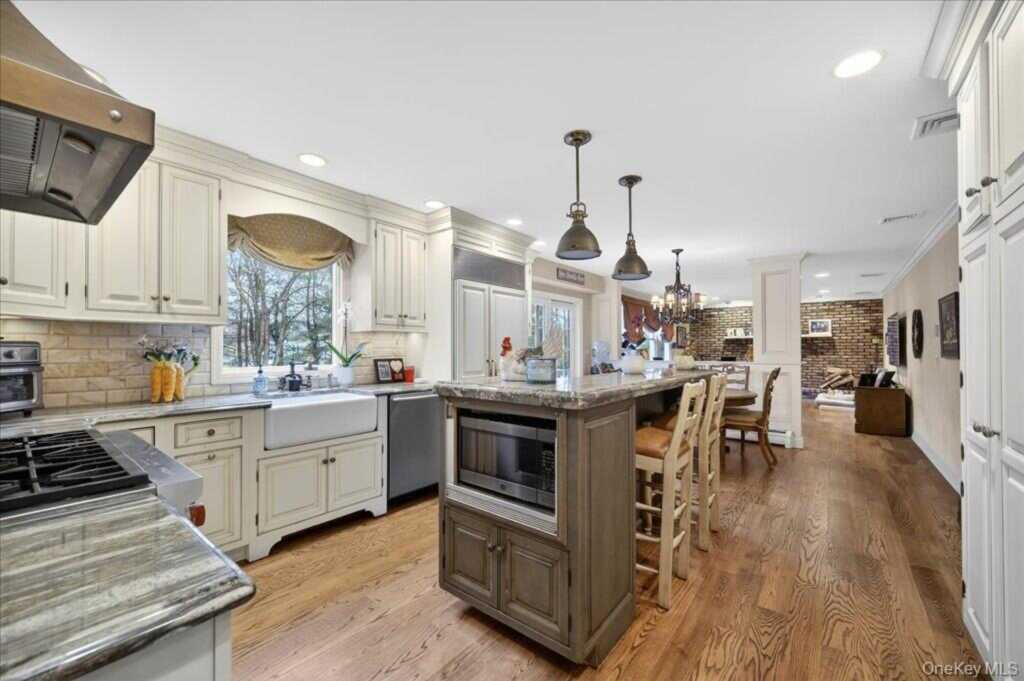 10 Evergreen Court, Suffern, NY 10901 - Photo 8 of 32