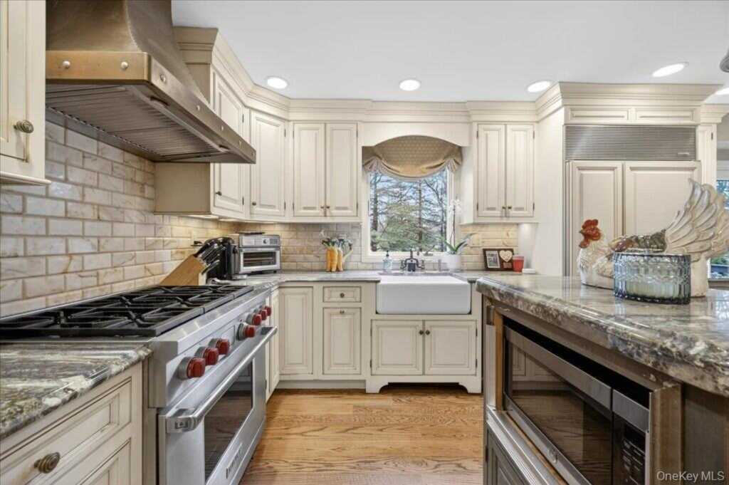 10 Evergreen Court, Suffern, NY 10901 - Photo 9 of 32