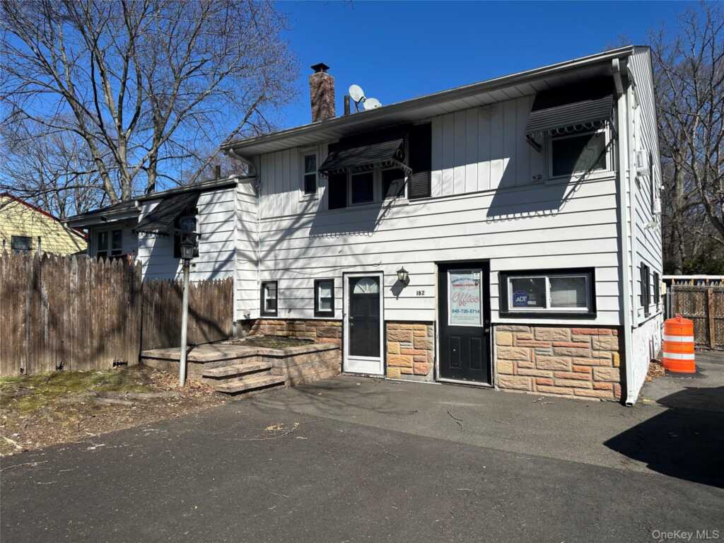 33 Marion Place, Pearl River, NY 10965 - Photo 2 of 12