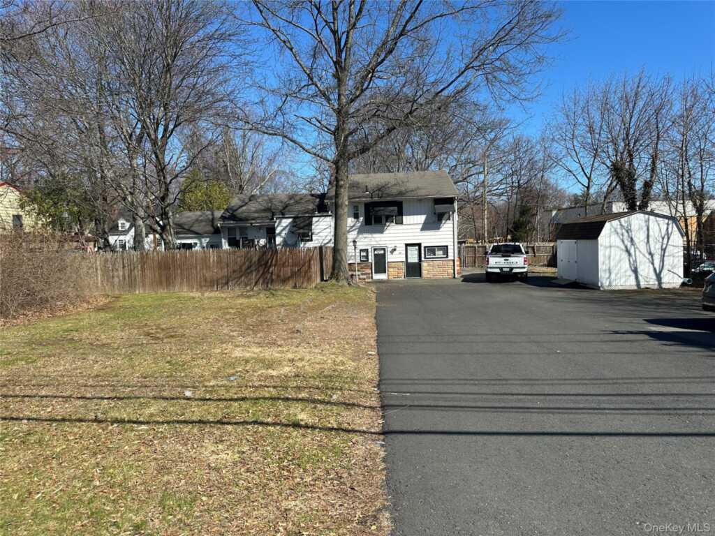 33 Marion Place, Pearl River, NY 10965 - Photo 3 of 12