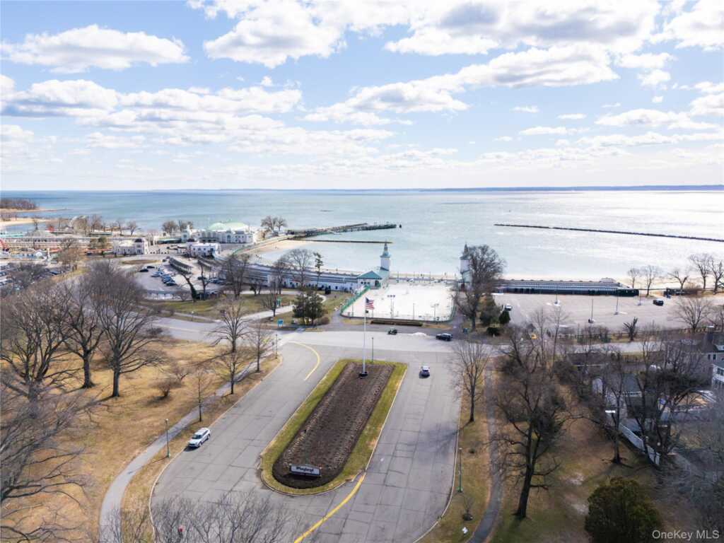 34 Ridgeland Terrace, Rye, NY 10580 - Photo 4 of 10