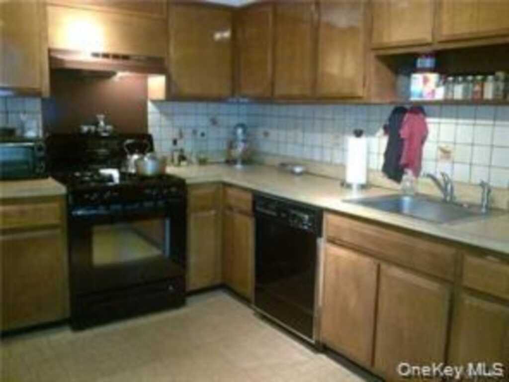1 Lawrence Park, Unit #12, Piermont, NY 10968 - Photo 2 of 7