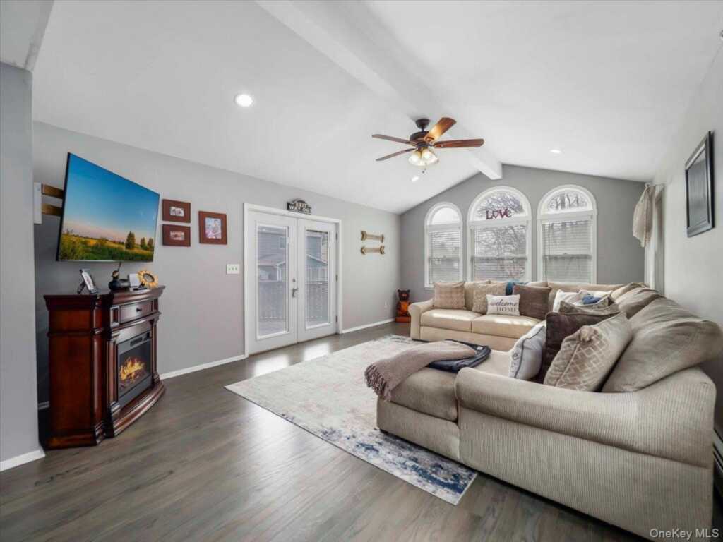 35 Hillside Avenue, Suffern, NY 10901 - Photo 3 of 43