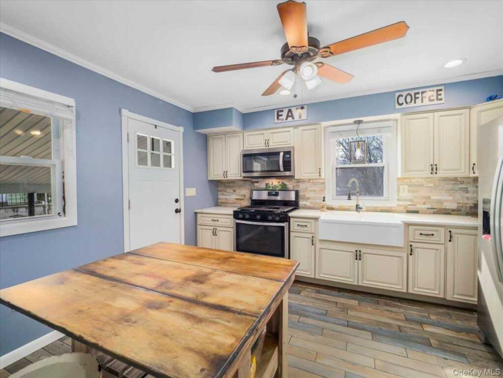 35 Hillside Avenue, Suffern, NY 10901 - Photo 5 of 43