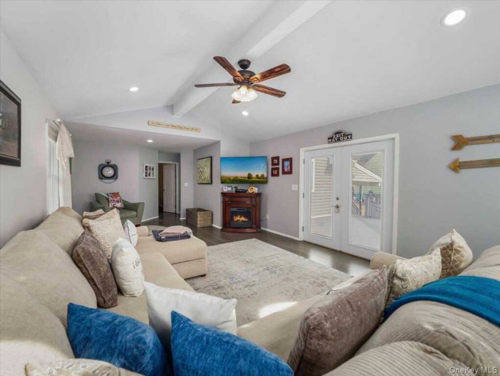 35 Hillside Avenue, Suffern, NY 10901 - Photo 9 of 43