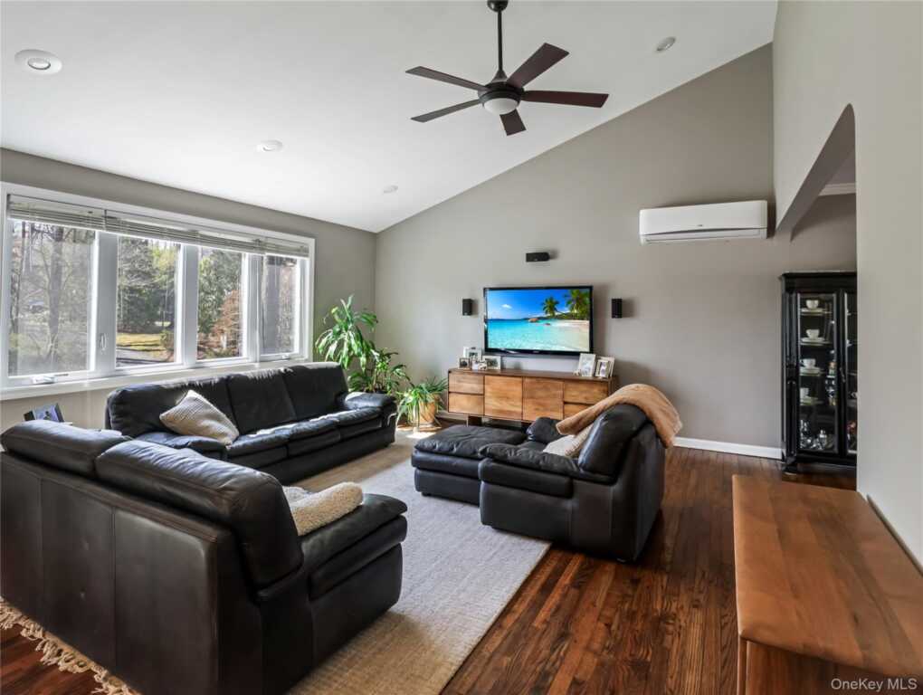 11 Foxburn Street, New City, NY 10956 - Photo 19 of 46