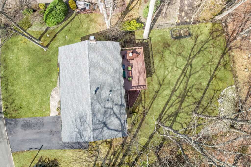 11 Foxburn Street, New City, NY 10956 - Photo 4 of 46