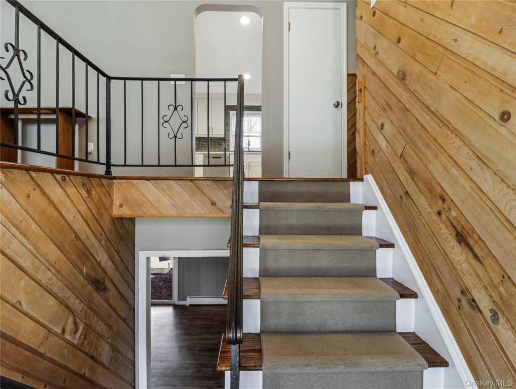 11 Foxburn Street, New City, NY 10956 - Photo 5 of 46