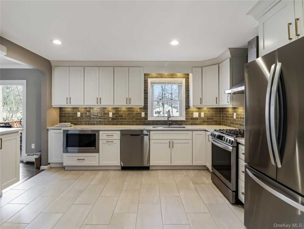 11 Foxburn Street, New City, NY 10956 - Photo 7 of 46