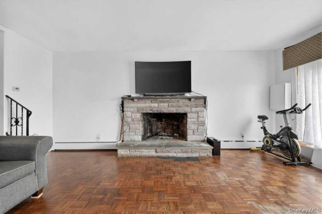 560 Locust Avenue, Rye, NY 10573 - Photo 10 of 35