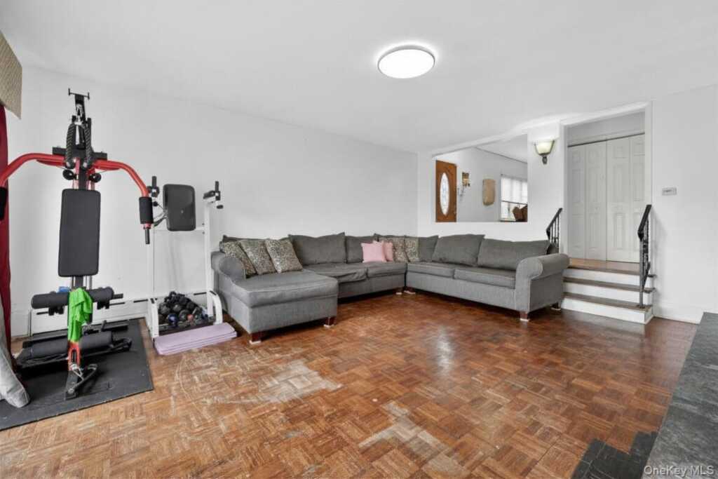 560 Locust Avenue, Rye, NY 10573 - Photo 11 of 35