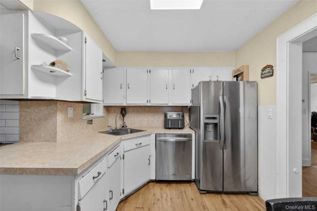 560 Locust Avenue, Rye, NY 10573 - Photo 15 of 35