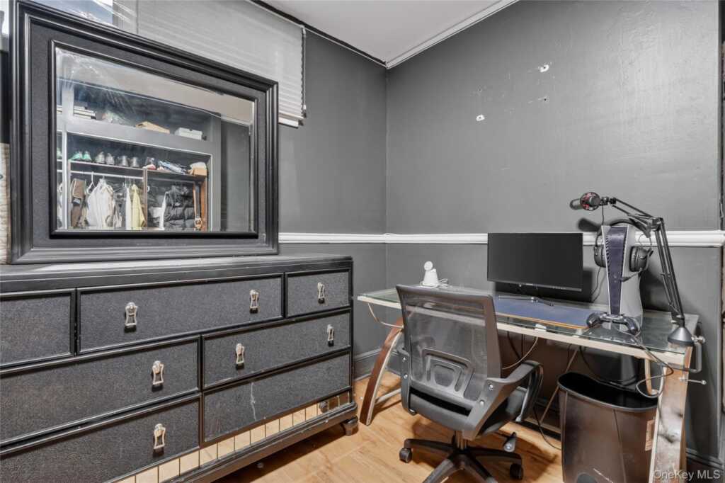 560 Locust Avenue, Rye, NY 10573 - Photo 25 of 35