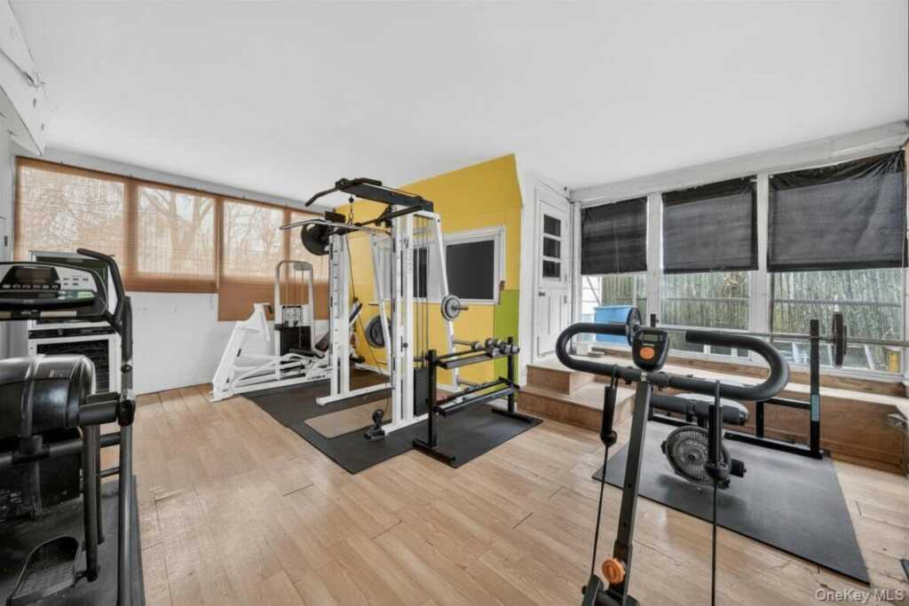 560 Locust Avenue, Rye, NY 10573 - Photo 27 of 35