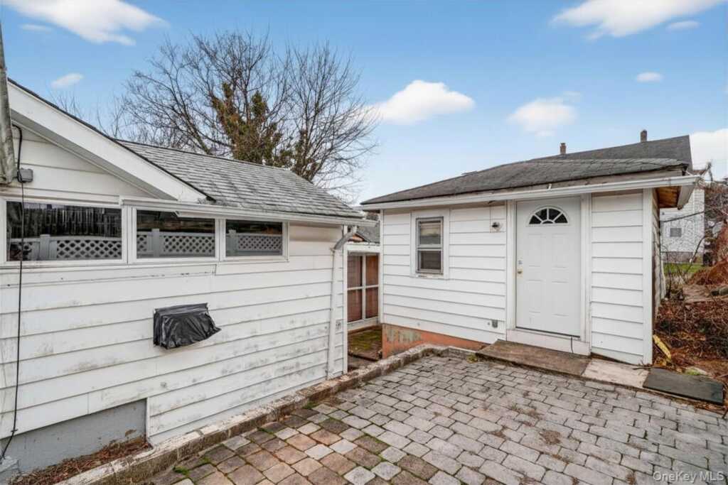 560 Locust Avenue, Rye, NY 10573 - Photo 30 of 35