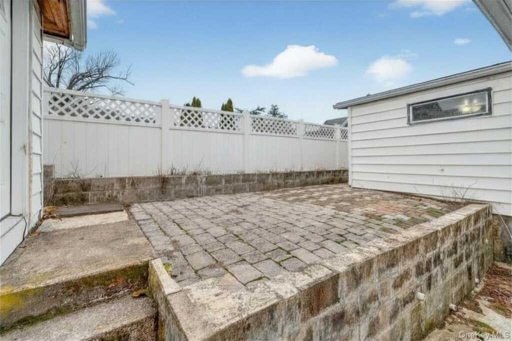 560 Locust Avenue, Rye, NY 10573 - Photo 32 of 35