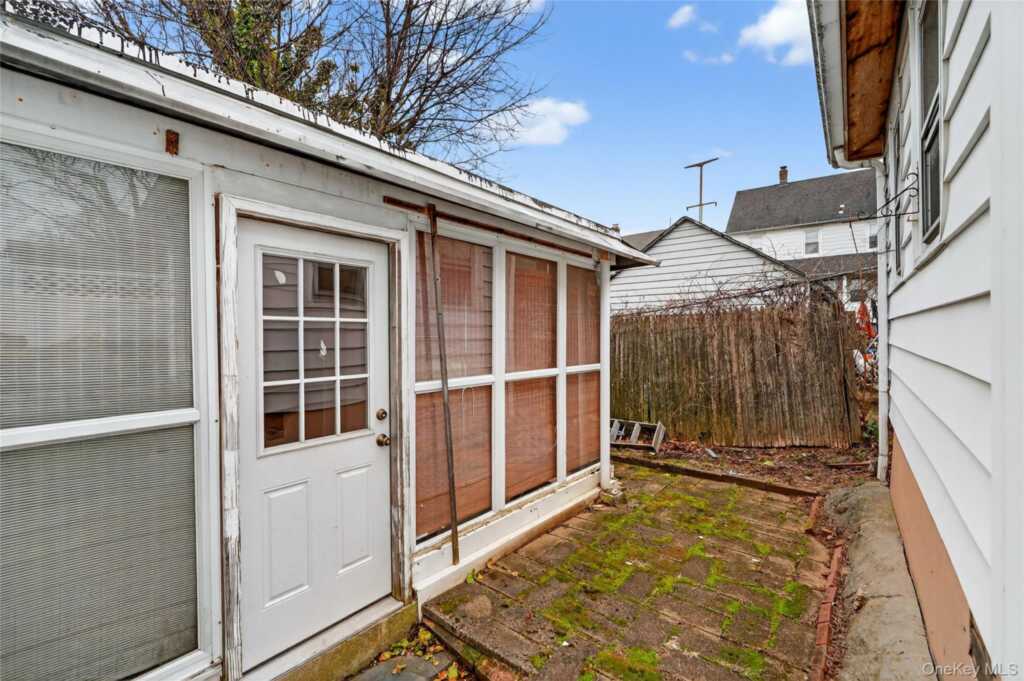 560 Locust Avenue, Rye, NY 10573 - Photo 33 of 35