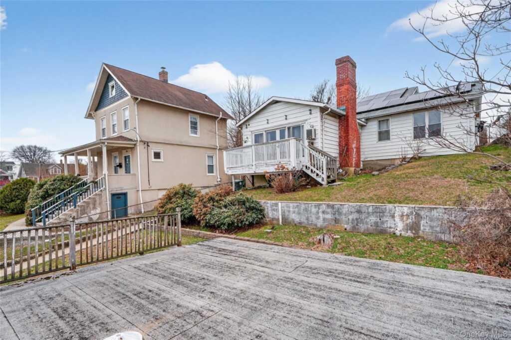 560 Locust Avenue, Rye, NY 10573 - Photo 4 of 35