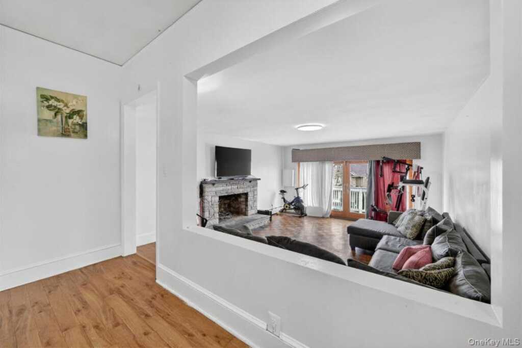 560 Locust Avenue, Rye, NY 10573 - Photo 6 of 35