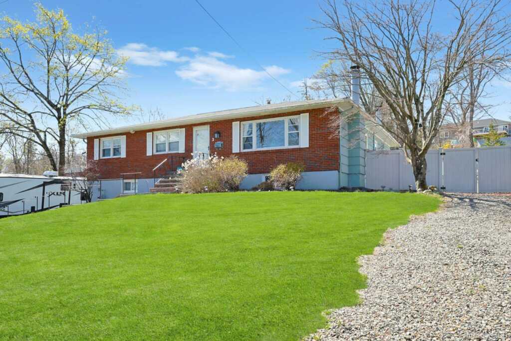 3 Green Hill Court, Nanuet, NY 10954