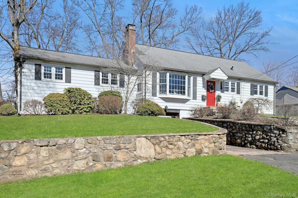 4 Ward Street, Suffern, NY 10901 - Photo 2 of 40