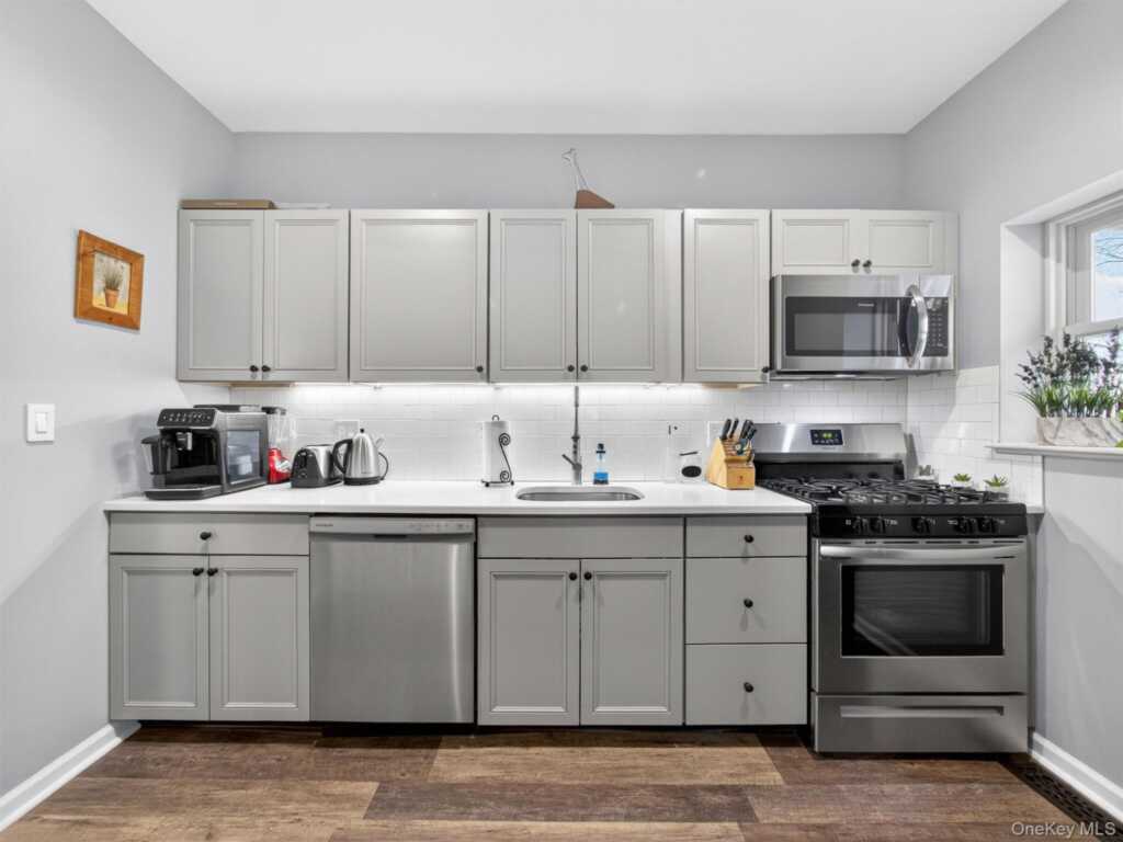 24 E Park Place, Suffern, NY 10901 - Photo 8 of 25