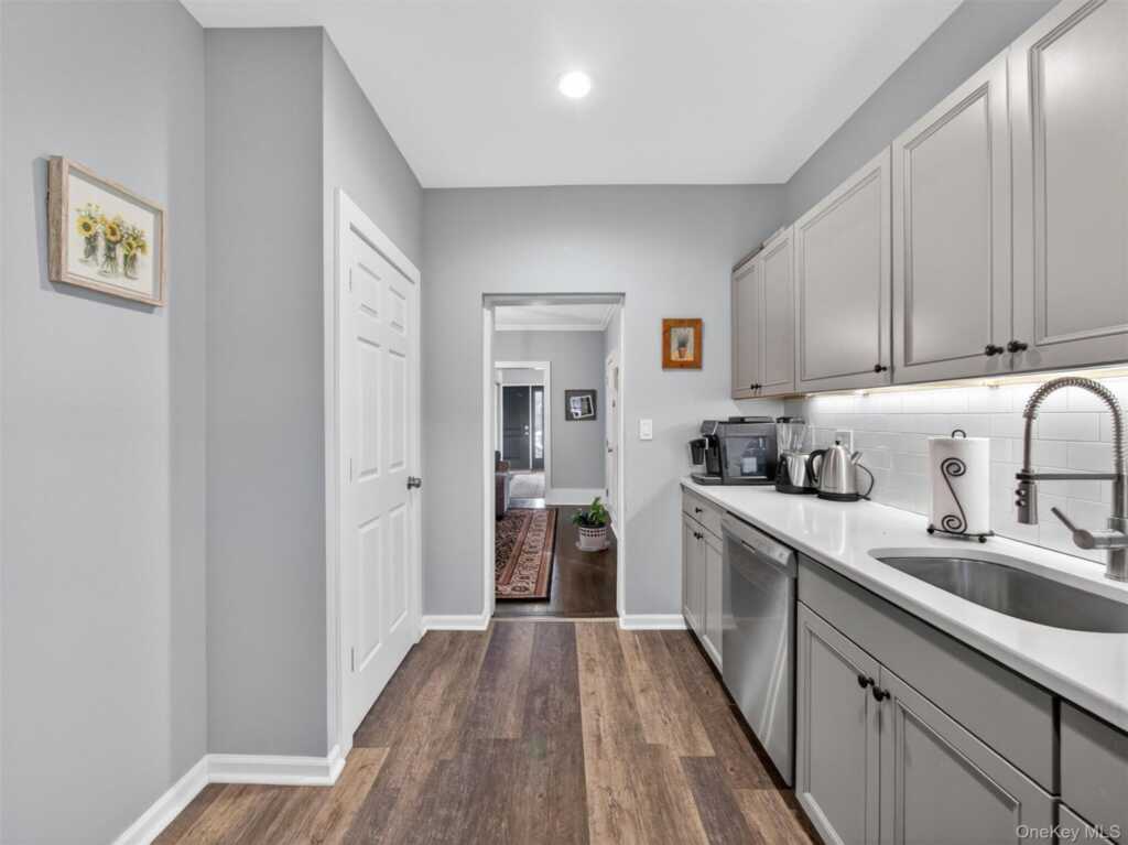 24 E Park Place, Suffern, NY 10901 - Photo 9 of 25