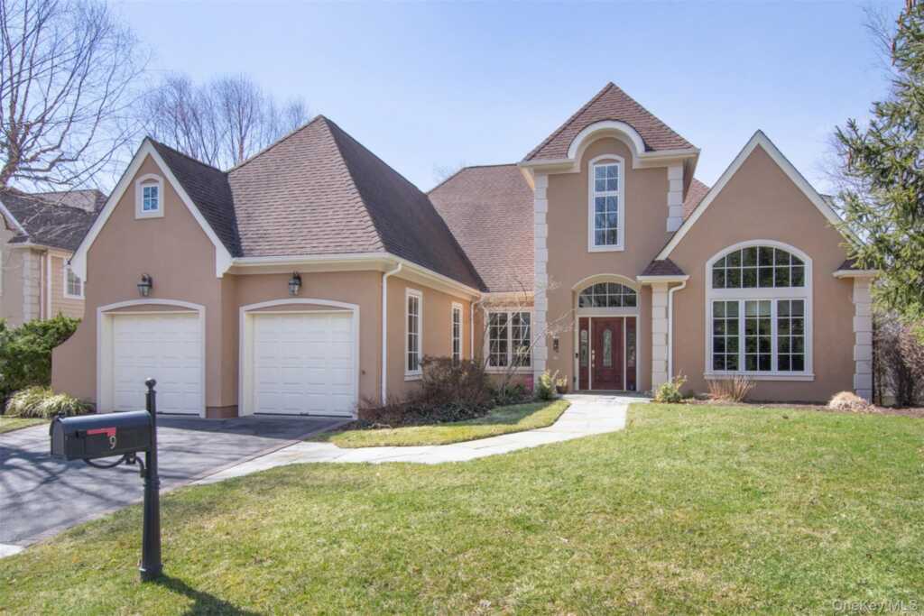 9 Stony Gate Oval, New Rochelle, NY 10804