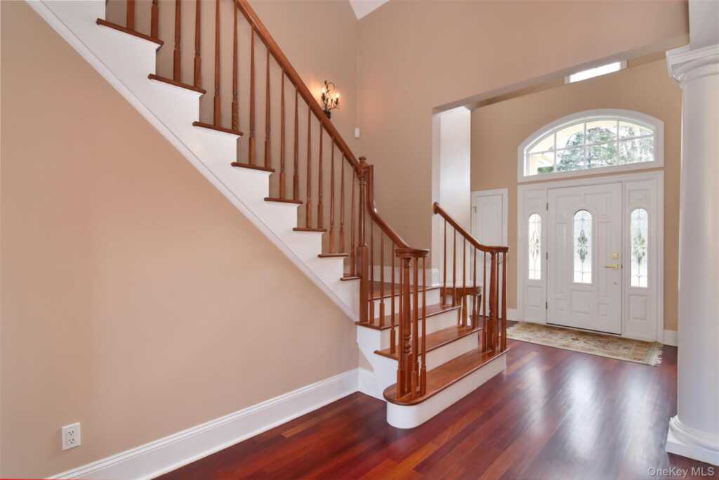 9 Stony Gate Oval, New Rochelle, NY 10804 - Photo 2 of 29