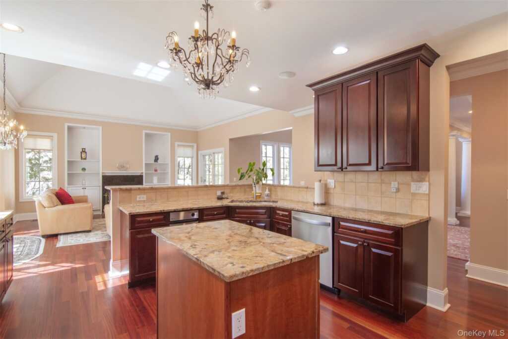 9 Stony Gate Oval, New Rochelle, NY 10804 - Photo 6 of 29