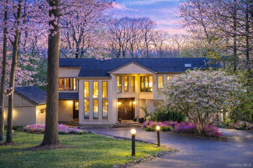 139 Pascack Road, Pearl River, NY 10965 - Photo 2 of 35