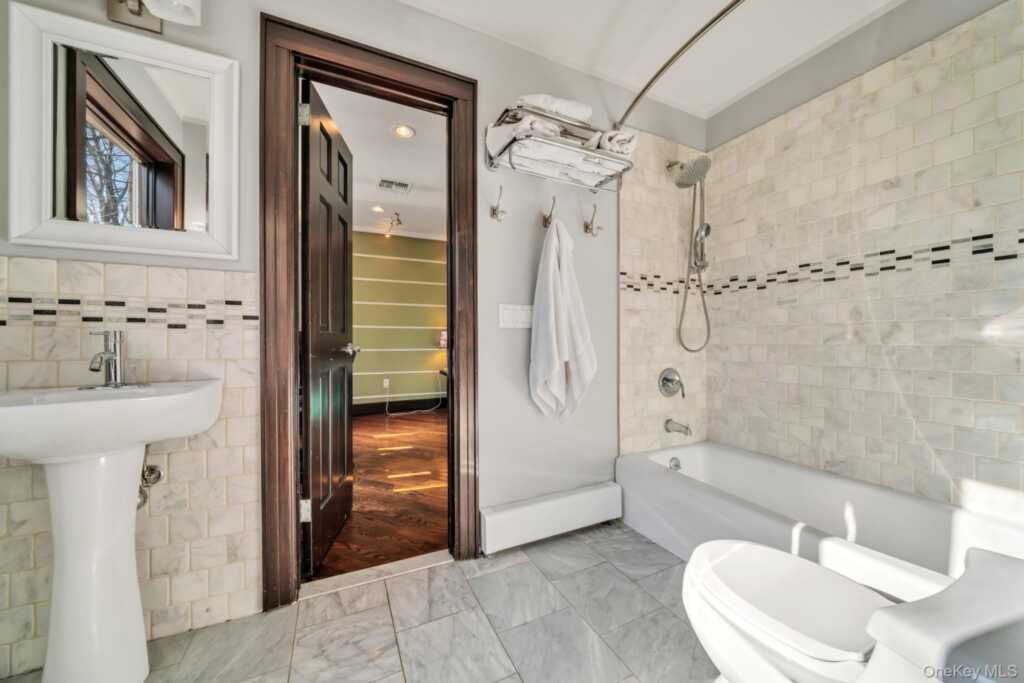 139 Pascack Road, Pearl River, NY 10965 - Photo 20 of 35