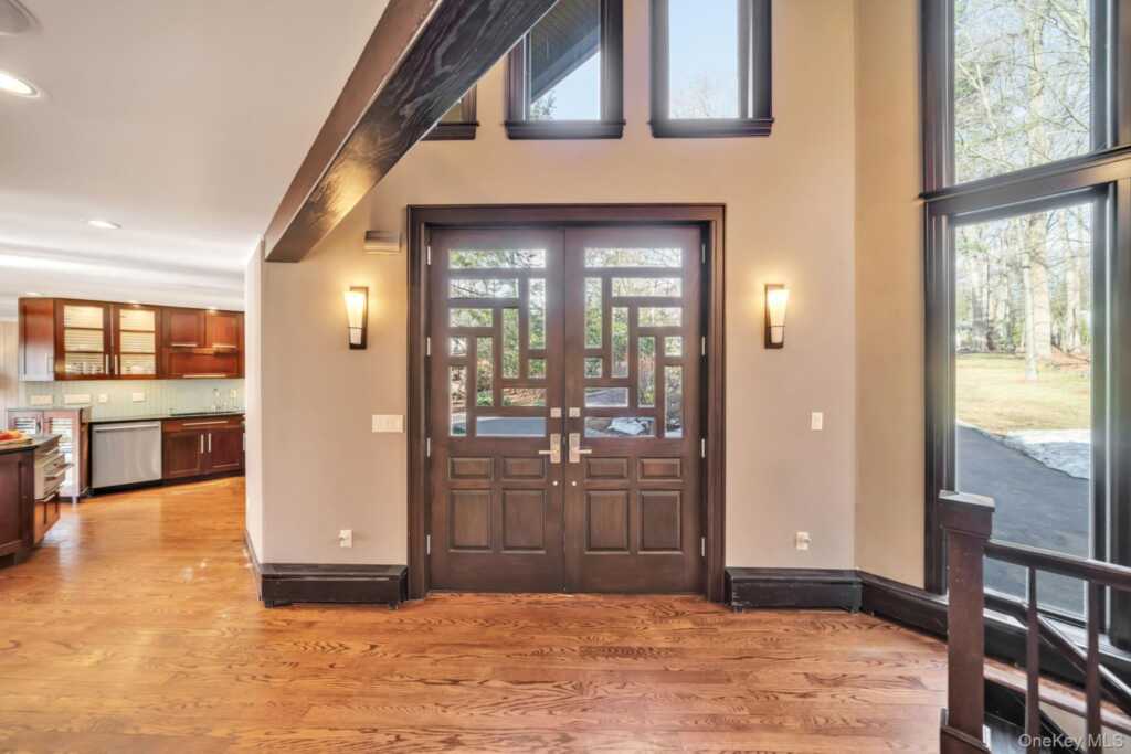 139 Pascack Road, Pearl River, NY 10965 - Photo 4 of 35